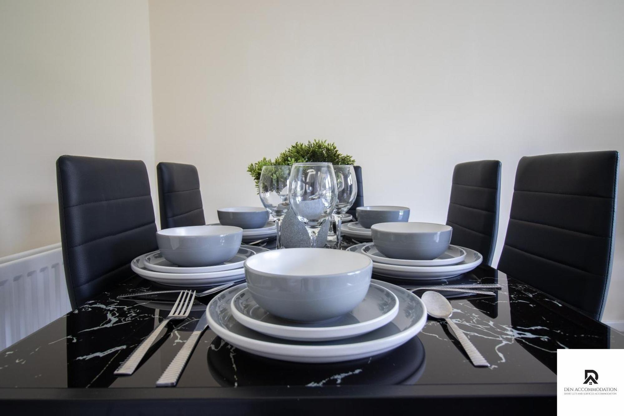 Newly Launched Two Bedroom House By Den Accommodation Short Lets & Serviced Accommodation With Garden London Exterior foto