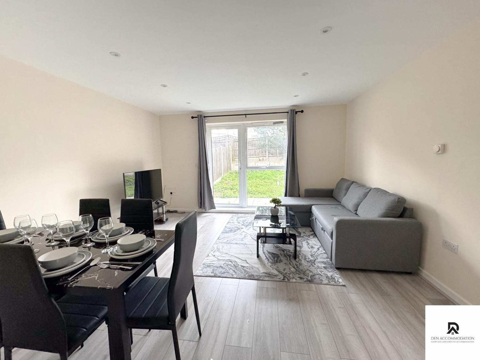 Newly Launched Two Bedroom House By Den Accommodation Short Lets & Serviced Accommodation With Garden London Exterior foto