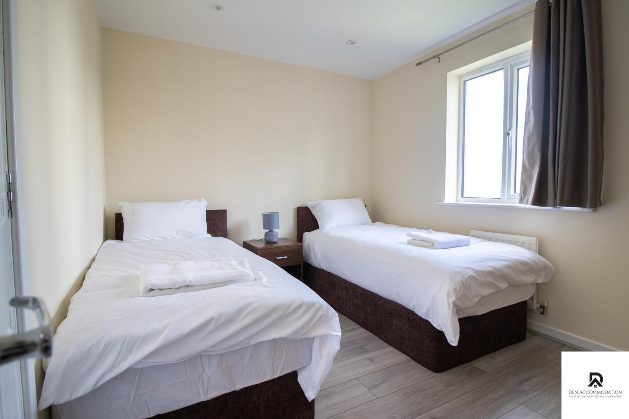 Newly Launched Two Bedroom House By Den Accommodation Short Lets & Serviced Accommodation With Garden London Exterior foto