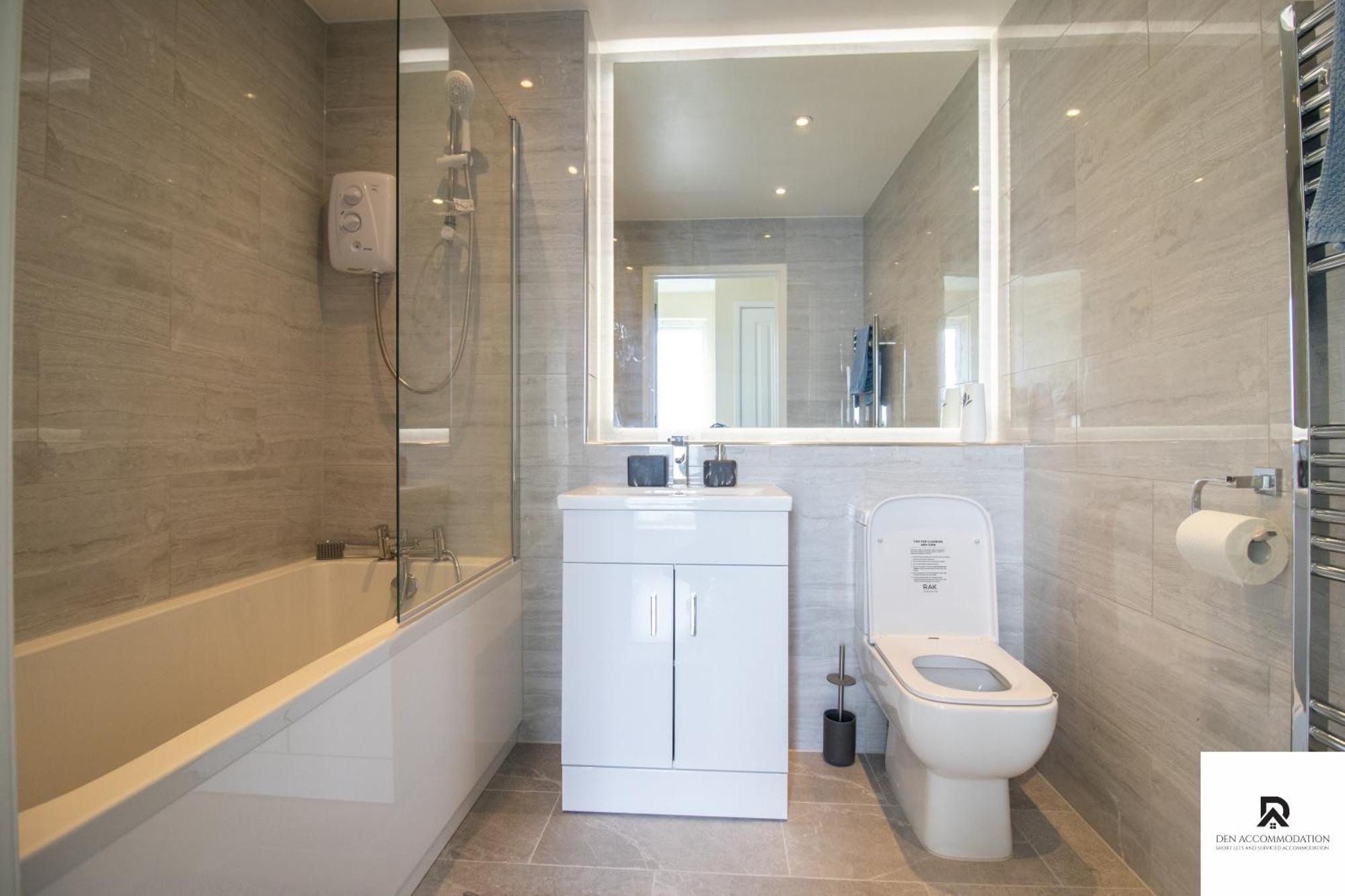 Newly Launched Two Bedroom House By Den Accommodation Short Lets & Serviced Accommodation With Garden London Exterior foto