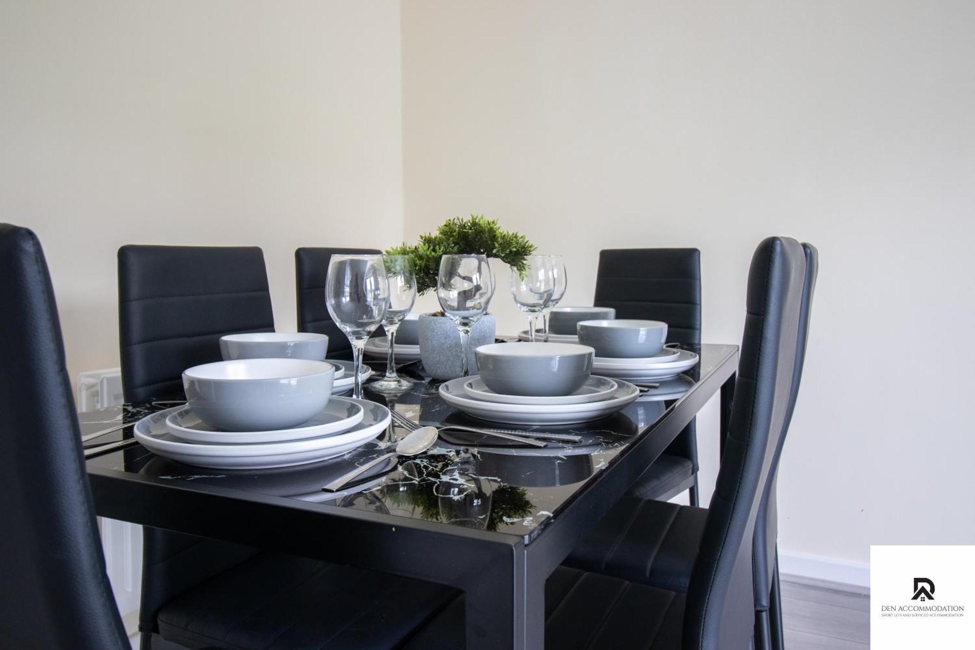 Newly Launched Two Bedroom House By Den Accommodation Short Lets & Serviced Accommodation With Garden London Exterior foto