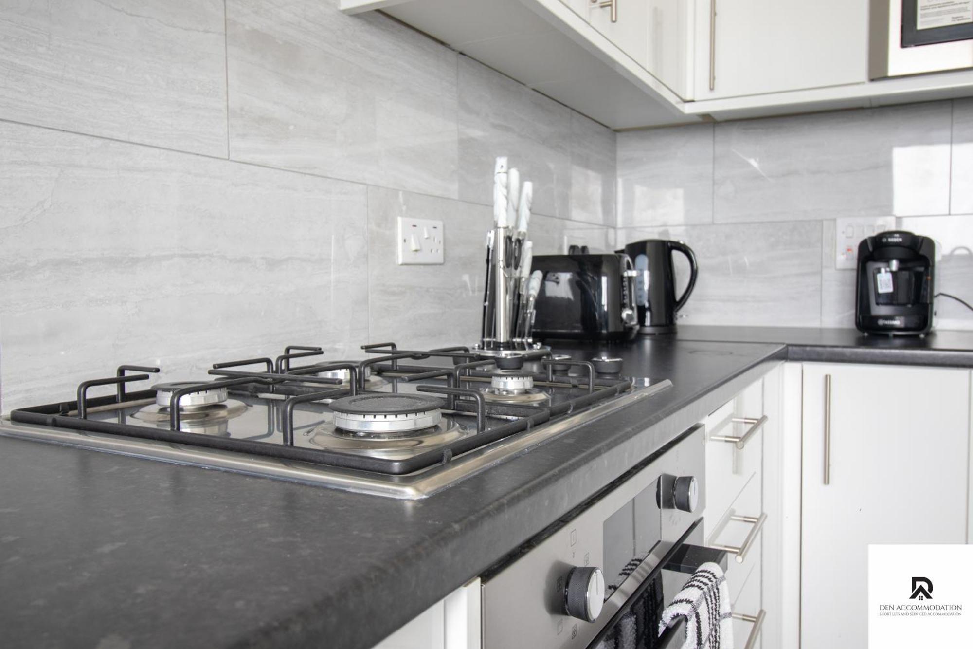Newly Launched Two Bedroom House By Den Accommodation Short Lets & Serviced Accommodation With Garden London Exterior foto