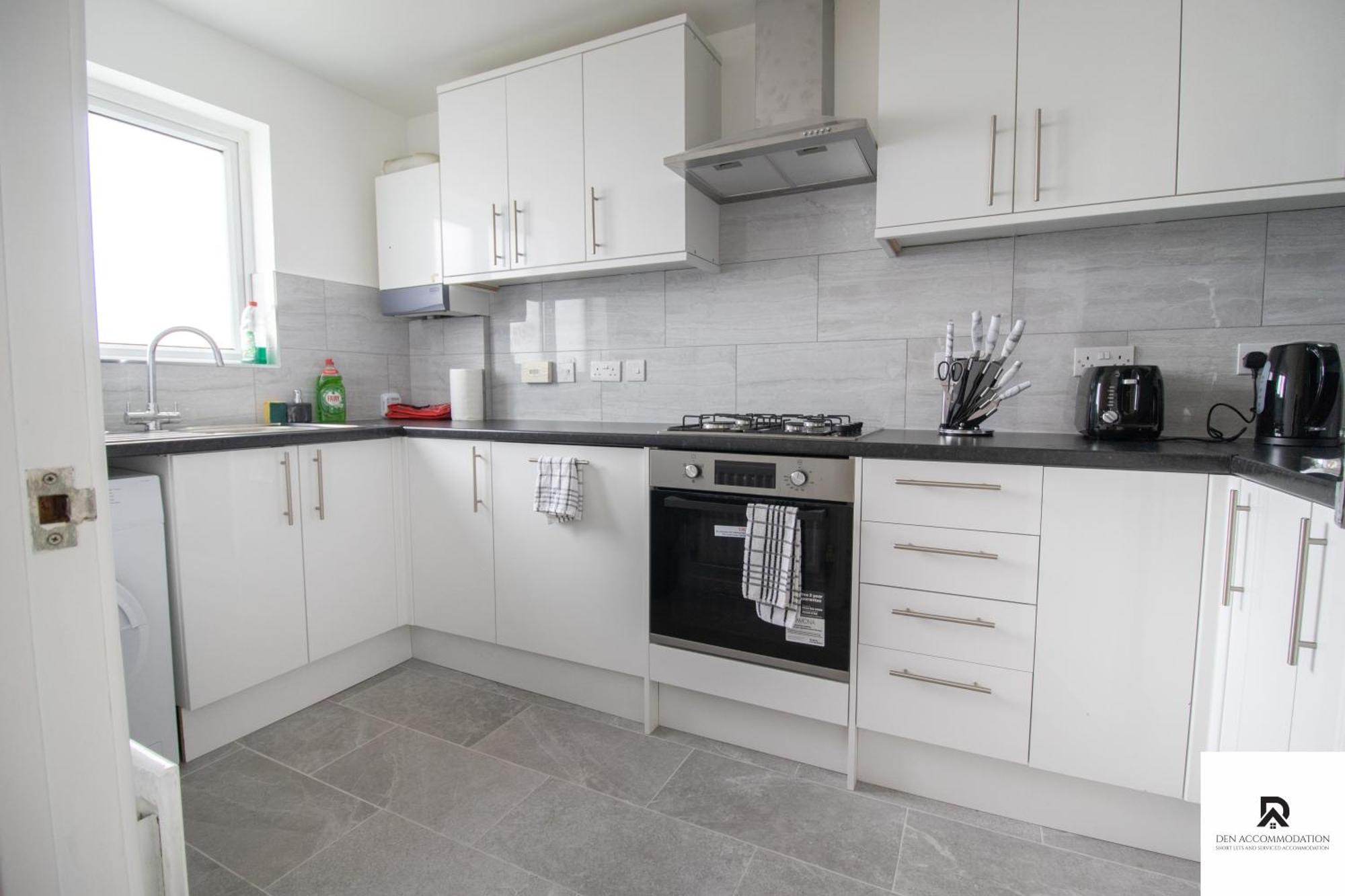 Newly Launched Two Bedroom House By Den Accommodation Short Lets & Serviced Accommodation With Garden London Exterior foto