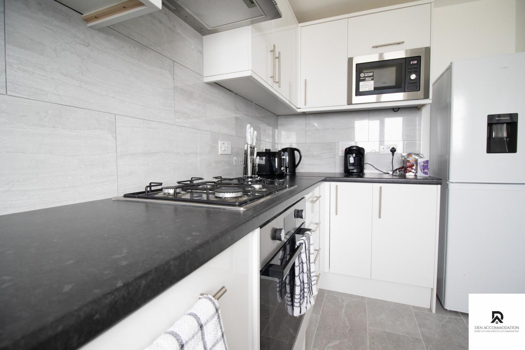 Newly Launched Two Bedroom House By Den Accommodation Short Lets & Serviced Accommodation With Garden London Exterior foto