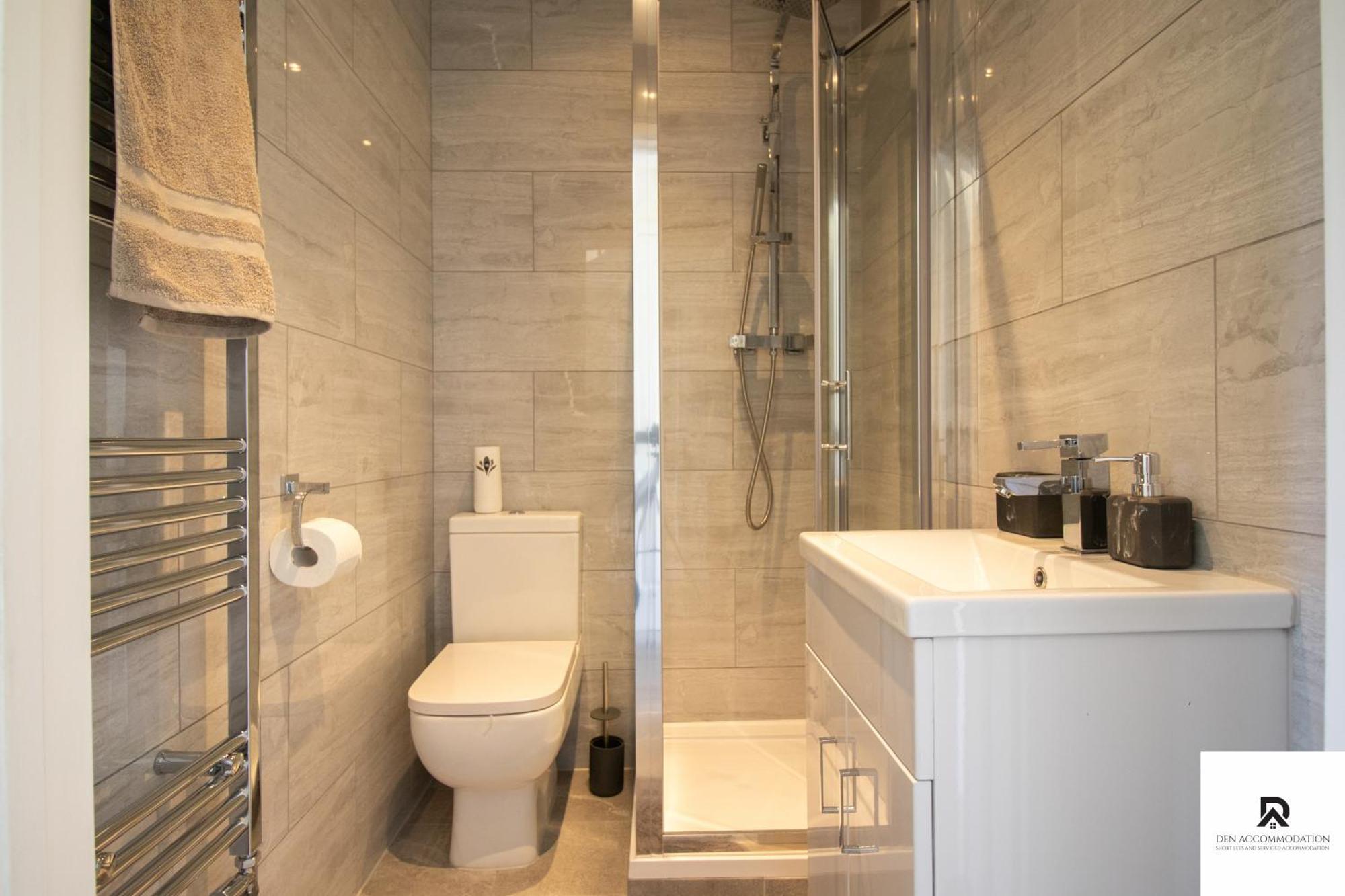 Newly Launched Two Bedroom House By Den Accommodation Short Lets & Serviced Accommodation With Garden London Exterior foto
