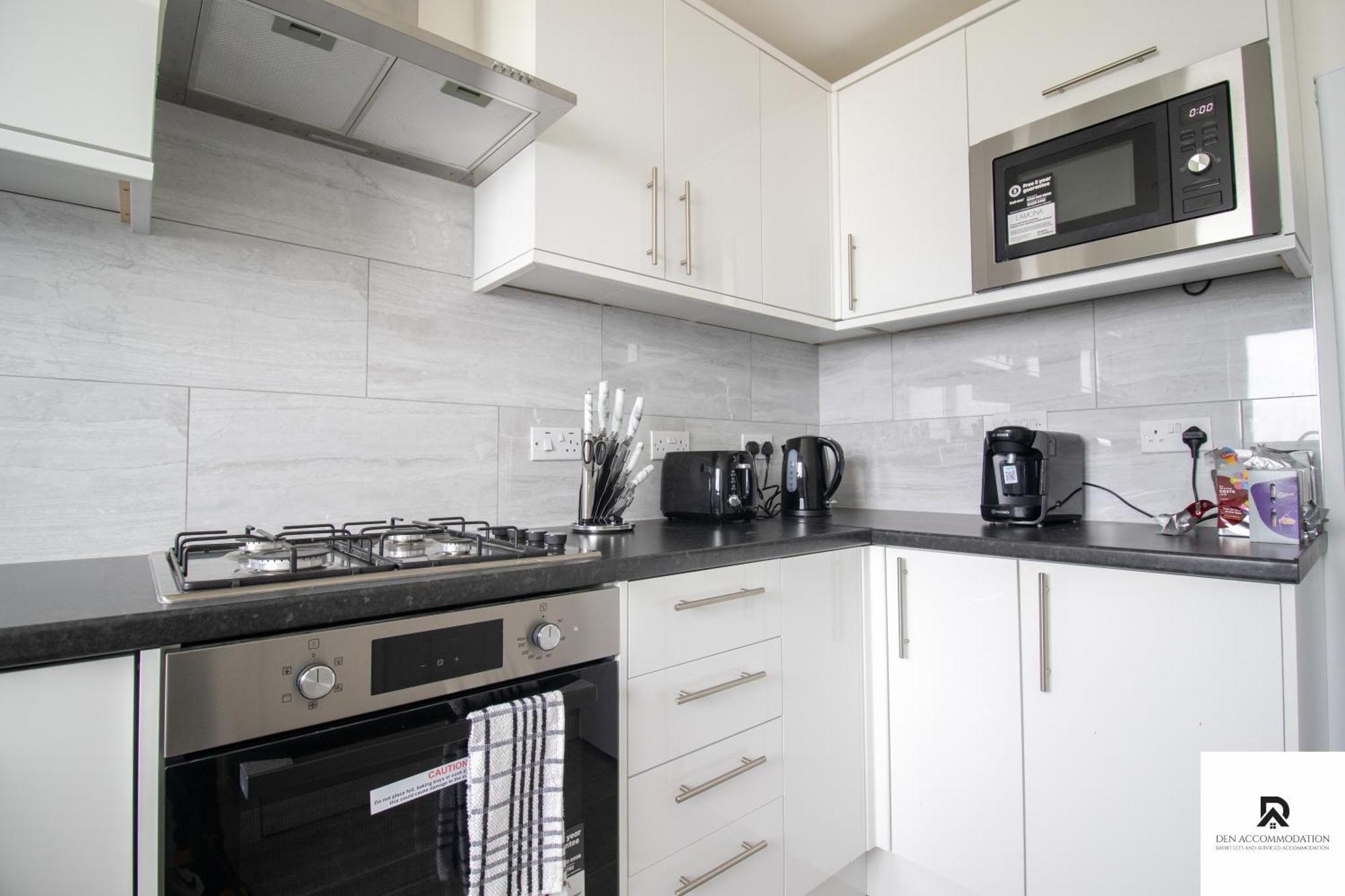 Newly Launched Two Bedroom House By Den Accommodation Short Lets & Serviced Accommodation With Garden London Exterior foto