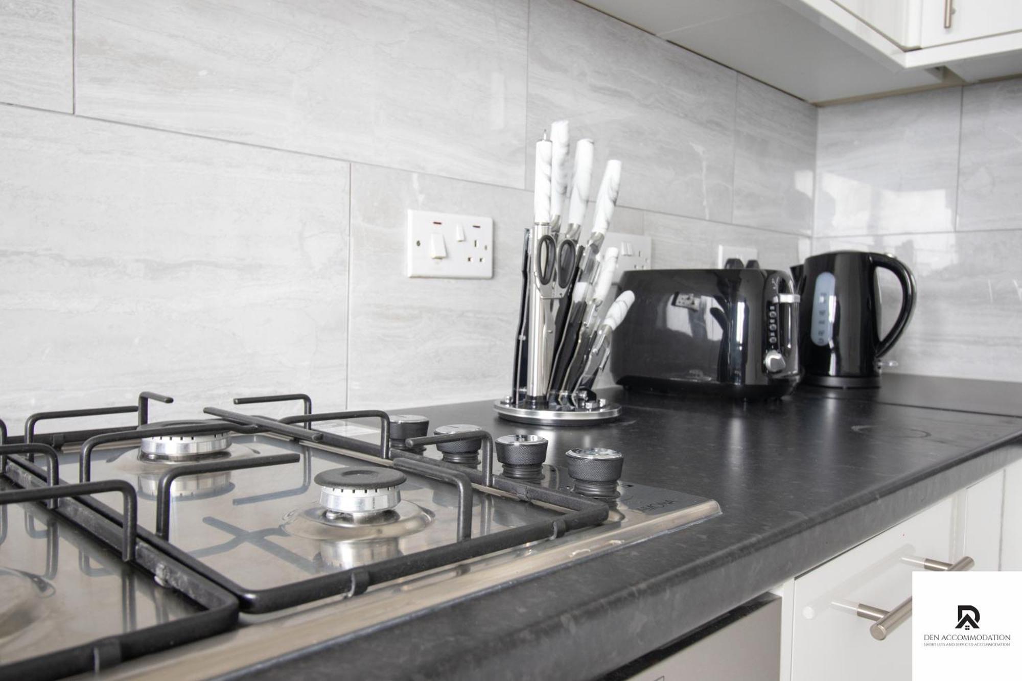 Newly Launched Two Bedroom House By Den Accommodation Short Lets & Serviced Accommodation With Garden London Exterior foto
