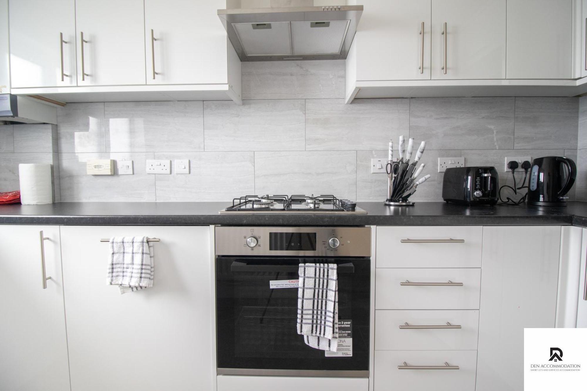 Newly Launched Two Bedroom House By Den Accommodation Short Lets & Serviced Accommodation With Garden London Exterior foto