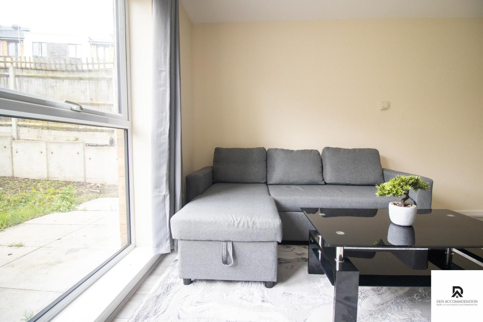 Newly Launched Two Bedroom House By Den Accommodation Short Lets & Serviced Accommodation With Garden London Exterior foto
