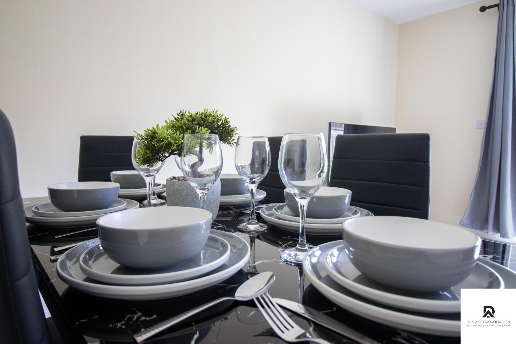 Newly Launched Two Bedroom House By Den Accommodation Short Lets & Serviced Accommodation With Garden London Exterior foto